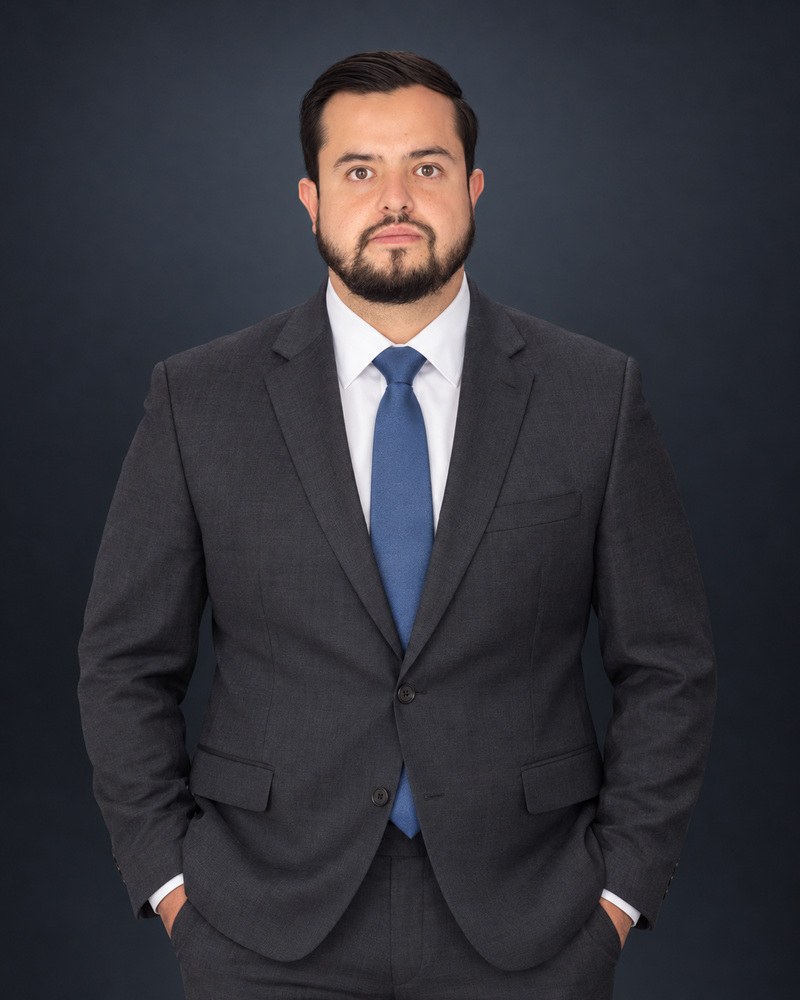 Jonathan Ruelas, Pasante en derecho